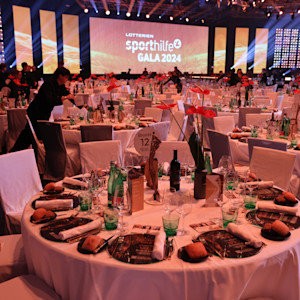 https://www.sporthilfe.at/cache/images/images.ctfassets.net/ldz0nrw569vj/2Da8GeBkNqPqOjEaIR8TGl/c30a96c24af0d17578ea4cde448da5be/q64_dz0zMDAmaD0zMDAmZml0PWZpbGw=/LOTTERIEN_Sporthilfe-Gala_Hospitality__6_.JPG
